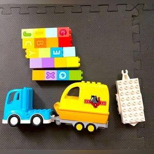 Duplo vehicle with alphabet